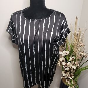 Woman's blouse Black and white